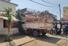 рд╕реНрдХреВрд▓ рдкрд░рд┐рд╕рд░ рдореЗрдВ рдШреБрд╕рд╛ рдЕрдирд┐рдпрдВрддреНрд░рд┐рдд рд▓реЛрдбрд░, рджреАрд╡рд╛рд░ рдЯреВрдЯрдиреЗ рд╕реЗ рдордЪрд╛ рд╣рдбрд╝рдХрдВрдк, рд╕рднреА рдмрдЪреНрдЪреЗ рд╕реБрд░рдХреНрд╖рд┐рдд 24 26 02 2026 truck in school katni 2026226 1927