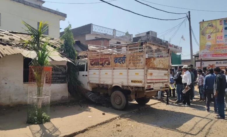 26 02 2026 truck in school katni 2026226 1927