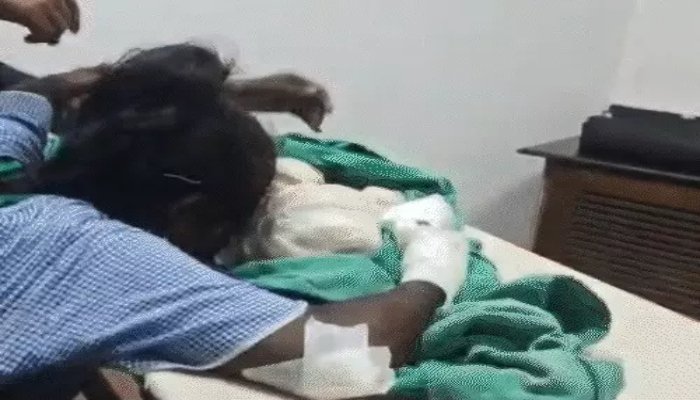 रायगढ़ कार्बन प्लांट ब्लास्ट: 9 माह की बच्ची समेत 4 की मौत, परिजनों ने लगाया FIR वापस लेने का दबाव 1 BeFunky photo 7