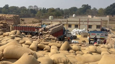 गरियाबंद में धान संग्रहण केंद्र पर सवाल, 600 ट्रकों की पावती लंबित 2 IMG 9349