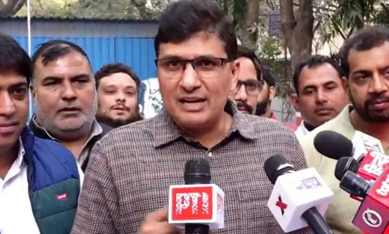 संविदा कर्मचारियों की नौकरी पर संकट को लेकर AAP का ऐलान, 1 मार्च को जंतर-मंतर पर आंदोलन की चेतावनी 1 aap saurabh delhi