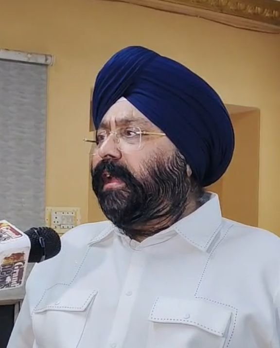 केबल ऑपरेटर्स की अहम बैठक ग्रैंड मुख्यालय में, चेयरमैन गुरचरण होरा ने अन्य कम्पिनियों के लुभावने ऑफर्स से बचने की दी सलाह 4 g5