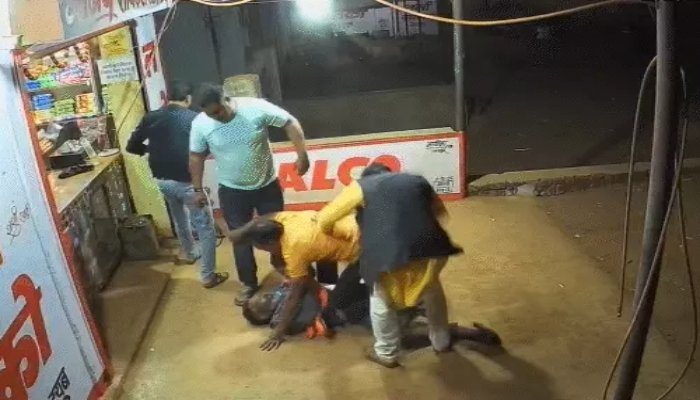 बीजेपी नेता ने पुजारी के भाई पर किया हमला, CCTV में घटना कैद 1 बीजेपी