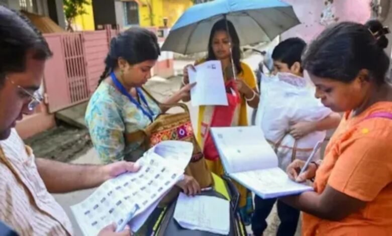 SIR के बाद 9 राज्यों में मतदाताओं की संख्या घटी, कुल 7.9% की कमी दर्ज 1 Election Commission of India, Special Intensive Revision SIR, voter list revision India, electoral roll update 2026, voter count decline India, draft electoral roll, final voter list 2026, state wise voter data, Andaman and Nicobar voter drop, Gujarat voter reduction, Chhattisgarh voter statistics, Kerala voter increase, Rajasthan electoral roll, Madhya Pradesh voter list,