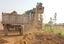 धमतरी में अवैध प्लाटिंग पर सख्ती, सरकारी जमीन पर बनाई सड़क तोड़ी गई 22 30ae39d5 fd94 482a bb2d e97d1b0313e7 1774708219610