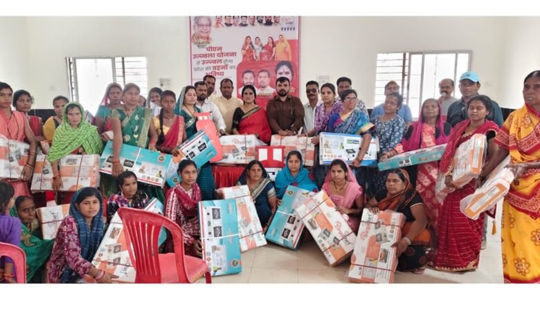 Political dispute: उज्ज्वला योजना के कार्यक्रम में पार्षद की अनदेखी पर गरमाई राजनीति 1 Political dispute