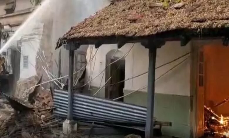 Balodabazar News, Tehsil Office Fire, Chhattisgarh News, SDM Prakash Kori, Record Room Safe, Fire Brigade Operation, Balodabazar Fire Incident, Government Documents Rescue, DSP Office Building Fire,