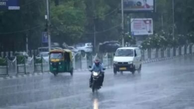 उत्तर भारत में बदला मौसम: दिल्ली-यूपी में बारिश, पहाड़ों पर बर्फबारी का अलर्ट 2 rth India Weather Update, Western Disturbance, Delhi-NCR Rain, UP Weather Forecast, Rajasthan Rain Alert, Snowfall in Himachal, Uttarakhand Weather, IMD Alert, Temperature Drop, Rain and Thunderstorm,