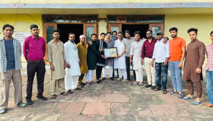 मनेंद्रगढ़ की शॉर्ट फिल्म “सोच की सरहद” को अंतरराष्ट्रीय पहचान, सर्वश्रेष्ठ फिल्म का खिताब जीता 1 image 38