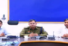 рддреНрдпреЛрд╣рд╛рд░реЛрдВ рдХреЛ рд▓реЗрдХрд░ рдЬрд╢рдкреБрд░ рдкреНрд░рд╢рд╛рд╕рди рд╕рддрд░реНрдХ: рд╢рд╛рдВрддрд┐ рд╕рдорд┐рддрд┐ рдмреИрдардХ рдореЗрдВ рд╕реБрд░рдХреНрд╖рд╛ рдФрд░ рд╕реНрд╡рд╛рд╕реНрдереНрдп рд╡реНрдпрд╡рд╕реНрдерд╛рдУрдВ рдХреА рд╕рдореАрдХреНрд╖рд╛ 18 рдЬрд╢рдкреБрд░