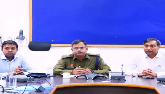 त्योहारों को लेकर जशपुर प्रशासन सतर्क: शांति समिति बैठक में सुरक्षा और स्वास्थ्य व्यवस्थाओं की समीक्षा 1 जशपुर