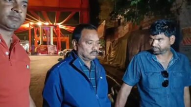 तहसील का बाबू रिश्वत लेते रंगे हाथ गिरफ्तार, ACB रेड का डर दिखाकर मांगे थे पैसे 4 image 5 20