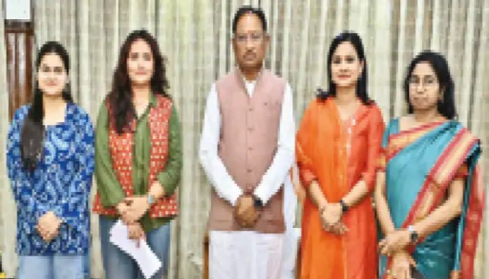 महिला दिवस पर मुख्यमंत्री ने महिला पत्रकारों से की बातचीत, मां को बताया सबसे बड़ी प्रेरणा 1 image 5 8