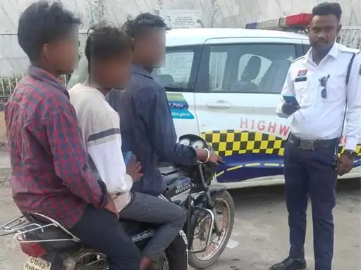 रायगढ़ में 40 नाबालिग वाहन चालक पकड़े गए, परिजनों को बुलाकर काटे गए चालान 1 nabalig 1 1772303716