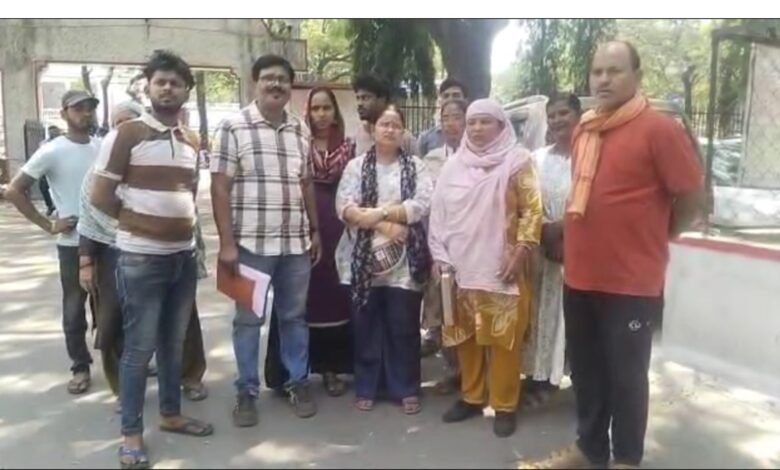 Demand for Permanent Status: नूतन चौक में फूड स्टॉल लगाने वाली महिलाओं ने लगाई गुहार स्थायी स्थान की मांग 1 Demand for Permanent Status