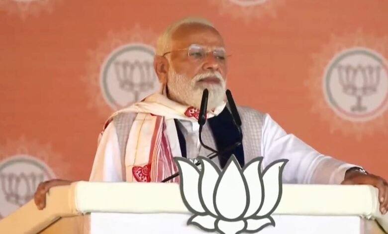 असम रैली में पीएम मोदी का कांग्रेस पर हमला, बोले- सेना के शौर्य का अपमान करती है कांग्रेस 1 IMG 1451
