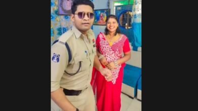 Line Attached: वर्दी पहनकर रील बनाना आरक्षक को पड़ा भारी, वीडियो वायरल होने के बाद पुलिस कप्तान ने की बड़ी कार्रवाई...... 2 Line Attached