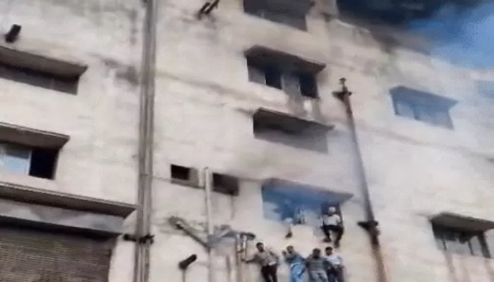 भिलाई स्टील प्लांट में भीषण आग, जान बचाने खिड़कियों और पाइप से उतरे कर्मचारी, 7 घायल 3 आग