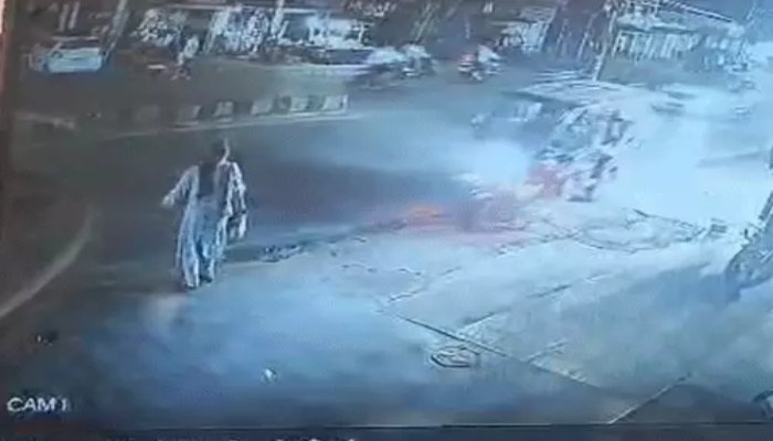 तेज रफ्तार ई-रिक्शा ने महिला को कुचला, 18 टांके लगे; स्कूटी सवार भी घायल 1 रिक्शा