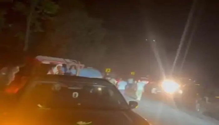 एनएच पर टैंकर-ट्रेलर की जोरदार भिड़ंत, चालक केबिन में फंसा; 3 घंटे जाम में फंसा मंत्री का काफिला 1 image 7 3