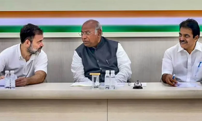 महिला आरक्षण और परिसीमन पर सियासी घमासान, विपक्ष की बैठक में बनेगी रणनीति 1 आरक्षण