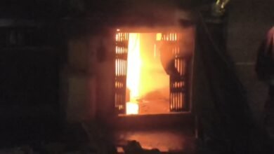 Arson: पूजा के दीये से भड़की भीषण आग, गरीब का आशियाना राख..... 2 Arson