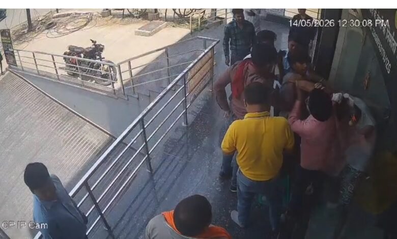 Assault in Broad Daylight: गर्लफ्रेंड से बात करने का आरोप देवनंदन नगर में 12वीं के छात्र पर जानलेवा हमला, दो नाबालिग आरोपी हिरासत में... 1 Assault in Broad Daylight