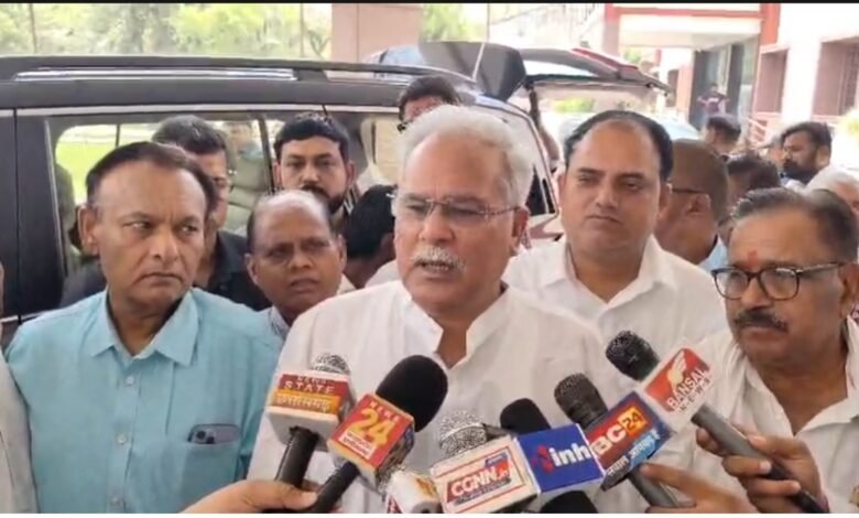 Baghel's big statement: बिलासपुर में पूर्व सीएम भूपेश बघेल का बड़ा बयान; पुलिसिया कार्रवाई को बताया फर्जी, 'बिना हथियार के पुलिस लगा रही धारा 25 और 27' 1 Baghel's big statement