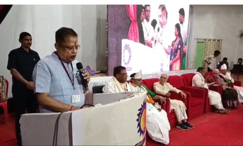 Seminar: बिलासपुर में संस्कृत विद्वानों का महाकुंभ: डॉ. पुष्पा दीक्षित की 'पाष्पी पाणिनीय प्रक्रिया' पर हुआ गहरा मंथन 1 Seminar