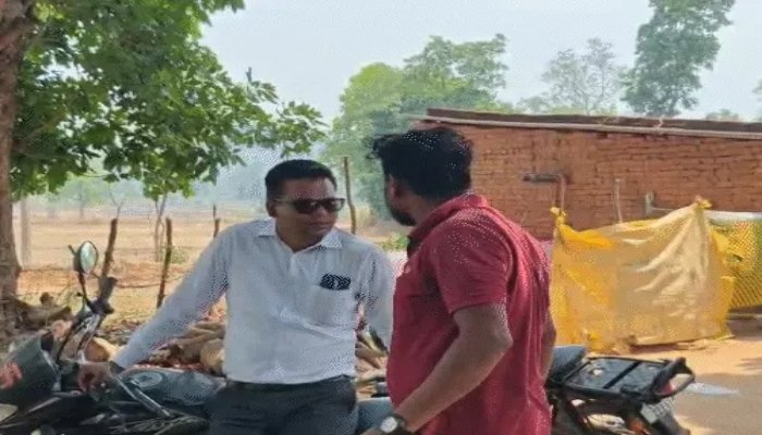 कोरबा में सीमांकन विवाद पर बवाल, RI-पटवारी को दो घंटे रोका 1 image 1 9