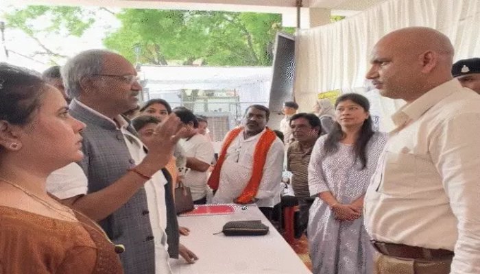 रायपुर में अवैध शराब पर सख्त हुए सांसद, अधिकारियों से बोले- बड़े लोगों पर भी करो कार्रवाई 1 image 15 1