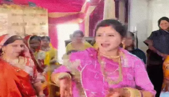 रायपुर में शादी समारोह में हर्ष फायरिंग, भाजपा नेत्री का वीडियो वायरल 1 image 2 9