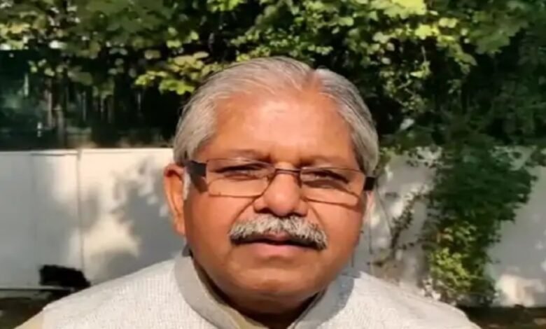 Dharamlal Kaushik, Raipur mobile snatching, BJP MLA robbery, former assembly speaker, Civil Lines Raipur, mobile loot case, bike borne thieves, Raipur crime news, Chhattisgarh BJP leader, morning walk incident, CCTV investigation, Raipur police, snatching case, commissioner system controversy,