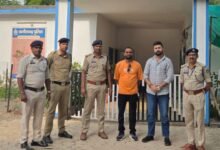 Arang, Goldy Sharma, Abhijeet Sharma, Satnami Samaj, Cow Smuggling, Assault Case, Viral Video, Arang Police, SC ST Act, Chhattisgarh News, Raipur Airport, Former Sarpanch, Bal Kumar Kurre, Police Action, Protest, Crime News, ACCU, Cyber Cell,