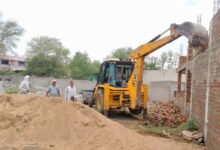 Bulldozer Action: अवैध प्लाटिंग पर निगम का एक्शन,निगम की टीम ने चलाया बुलडोजर... 19 Bulldozer Action