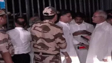 कांग्रेस का चुनाव आयोग के खिलाफ प्रदर्शन तेज: मीनाक्षी नटराजन का नामांकन रद्द होने पर धरने पर बैठे भूपेश बघेल 4 image 1 2