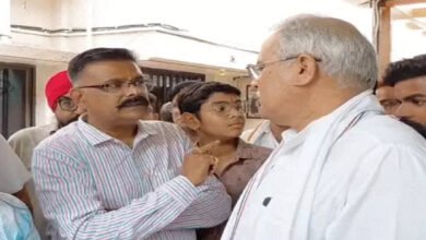 दुर्ग के निलंबित जनपद CEO की भूपेश बघेल से मुलाकात पर सियासत तेज, हाईकोर्ट जाने की तैयारी 8 CEO