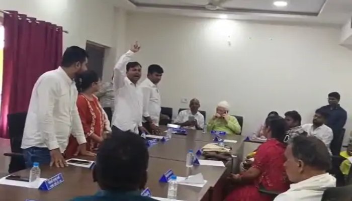 आरंग नगर पालिका की बैठक में बस स्टैंड मुद्दे पर हंगामा: पक्ष-विपक्ष ने अध्यक्ष को घेरा, 10 दिन का अल्टीमेटम 1 पालिका