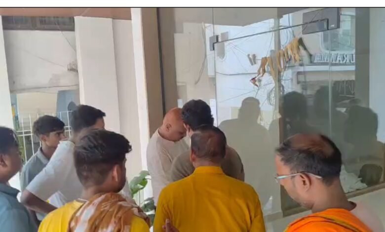 कोचिंग लाज सील