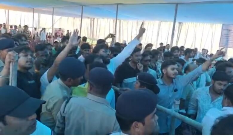 जनसुनवाई मे हंगामा : कोटा के अमाली में कोल वाशरी की जनसुनवाई में भारी हंगामा 1 जनसुनवाई मे हंगामा