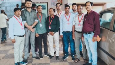 बिजली कर्मचारी प्रदर्शन:ढोल बजाकर गरजे बिजली कर्मचारी, मांगों को लेकर सीएसपीडीसीएल कार्यालय का घेराव. 2 बिजली कर्मचारी प्रदर्शन