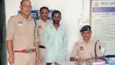 स्कूल में धारदार हथियार