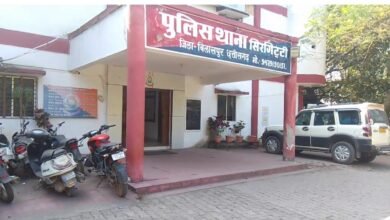 चाकूबाजी: सड़क पर थूकने के विवाद में पिता-पुत्र ने युवक पर चाकू से किया जानलेवा हमला 2 चाकूबाजी
