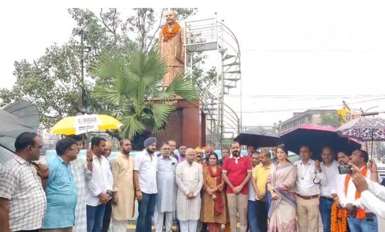 जयंती पर श्रद्धांजलि: डॉ. श्यामा प्रसाद मुखर्जी की जयंती पर श्रद्धांजलि 1 जयंती पर श्रद्धांजलि