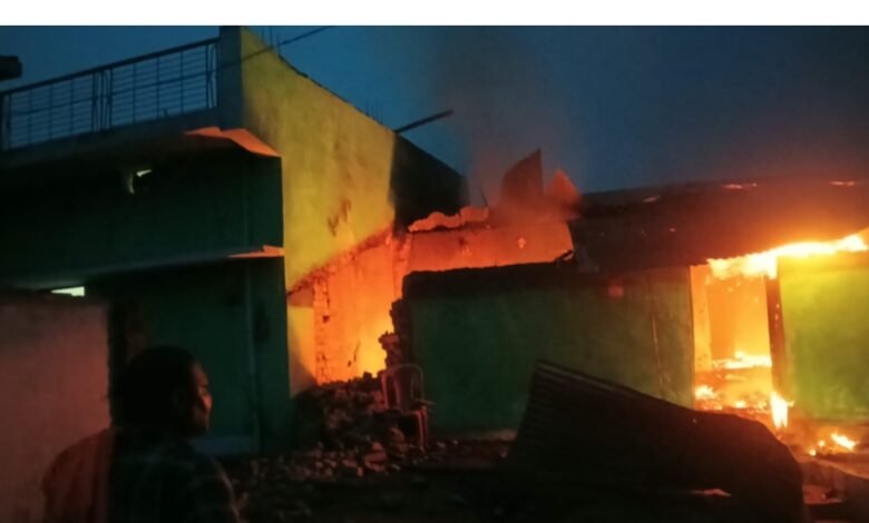 रतनपुर में भीषण आग