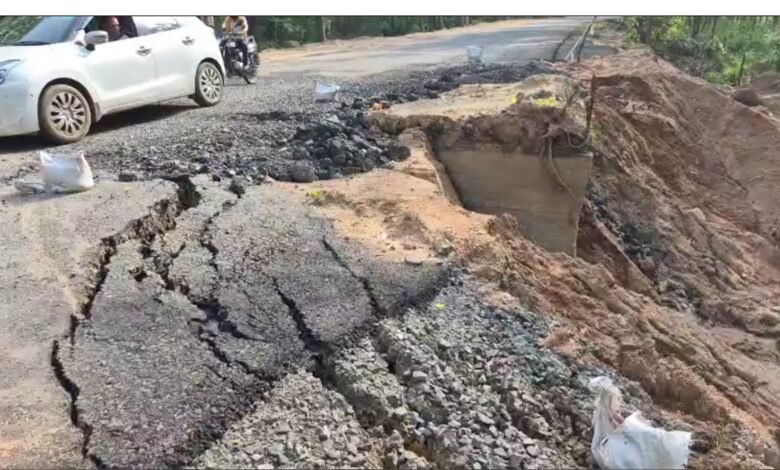 सड़क मे भ्रष्टाचार
