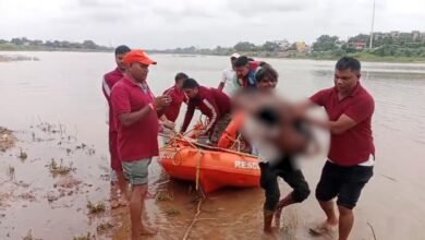 डूबने से मौत: अरपा नदी में नहाने गए 14 वर्षीय किशोर की गहरे पानी में डूबने से मौत, SDRF टीम ने निकाला शव 2 डूबने से मौत