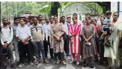 प्रशिक्षकों ने उठाई मांगें