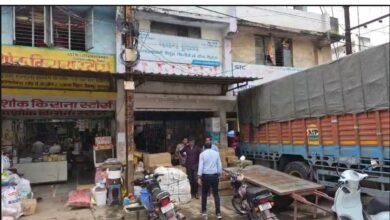 मिठाई दुकानों पर कार्रवाई: रक्षाबंधन से पहले खाद्य विभाग की बड़ी कार्रवाई, 102 किलो बर्फी सीज... 2 मिठाई दुकानों पर कार्रवाई