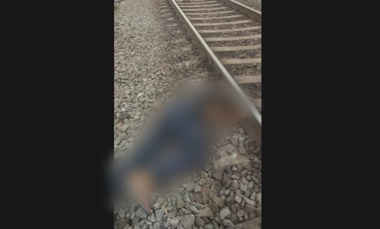 संदिग्ध लाश: लाल खदान साईं मंदिर के पास अज्ञात व्यक्ति ने की आत्महत्या, कर्ज के दलदल में फंसे रेलवे कर्मचारी होने की आशंका 1 संदिग्ध लाश